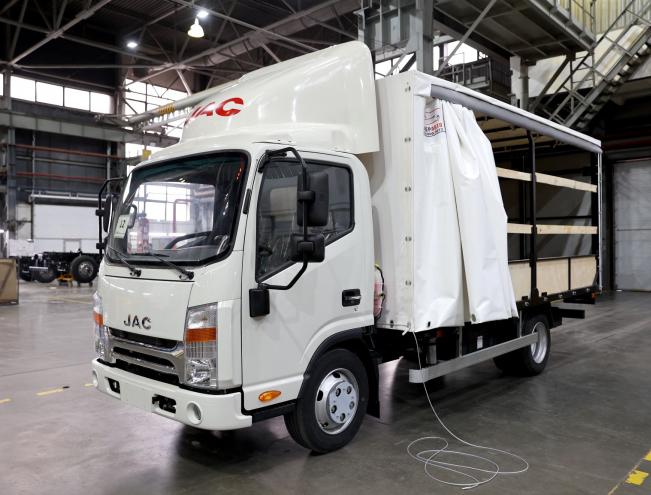 Автомобиль евро-борт шторный на шасси JAC N56