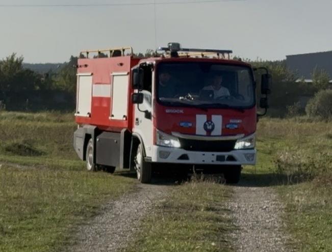 Автоцистерна пожарная АЦ-3,0-2 на электрическом шасси BROCK